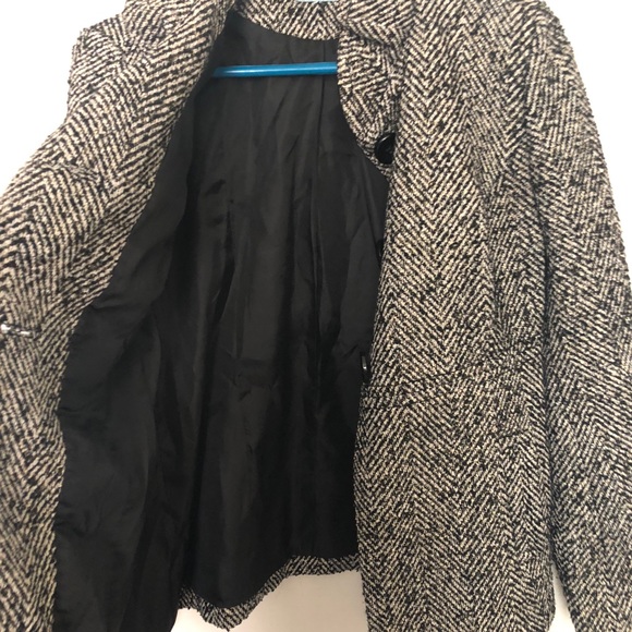 Tweed winter jacket with large black buttons - Picture 3 of 5